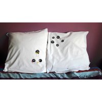 Nero Boccia Kissenbezüge - Handbemalte Kissenhüllen Mit Kleinen Rußbällchen-Motiven Nero Boccia Kissenbezüge - Handbemalte Kissenhüllen Mit Kleinen Rußbällchen-Motiven von SealTribulation