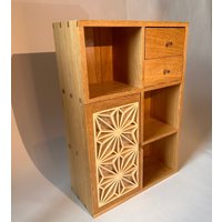 Handmade Hanging Wall Cabinet/Floating Showcase Cabinet/Oak With Decorative Maple Kumiko Door/Shelves/storage von SeanDycusHolzwerk