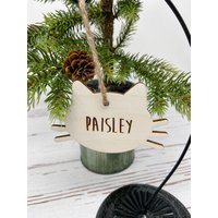 Katzen Ornament - Personalisiertes Haustier Andenken Aus Holz, Weihnachtsdekoration Mit Gravur Katzen Ornament - Personalisiertes Haustier Andenken Aus Holz, Weihnachtsdekoration Mit Gravur von SeashellsToHayBales