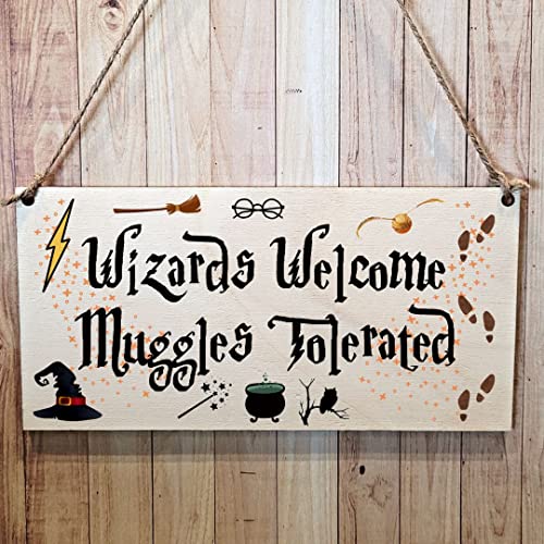 Second Ave Holzschild mit lustigem Wizards Welcome Muggles Tolerated von Second Ave Gift Company