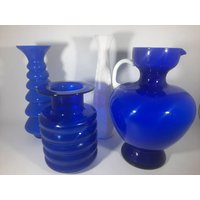 Blaue Glasvasen Mit Weiß 4 Stück 80Er Jahre Vintage von SecondChanceVintageD