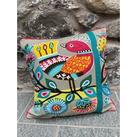 Handgemachte Vögel Bestickte Baumwolle Multi Color Natürliche Kissenbezug 45 cm X Mit Pom Pom's von SecondNatureOnlineUK