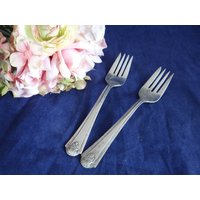 Antik Vintage 1938 Jean Marie Spartan Tieftonlautsprecher Salat Federgabeln Von Brooklawn Platte - 75 Jahre Alt Antik Vintage 1938 Jean Marie Spartan Tieftonlautsprecher Salat Federgabeln Von Brooklawn Platte - 75 Jahre Alt von SecondWindShop