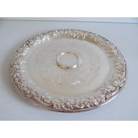Internationales Silber Ko Versilberplate Repousse Weinrebe Und Blätter Tablett Elegantes Servieren Oder Wohndekor Stück von SecondWindShop