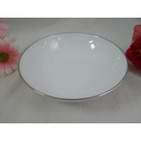 Jahrgang Rosenthal Lotus Platin Coupe Suppe Oder Müsli Schale - Mid Century Modern 6 Verfügbar Jahrgang Rosenthal Lotus Platin Coupe Suppe Oder Müsli Schale - Mid Century Modern 6 Verfügbar von SecondWindShop