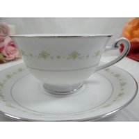 Vintage Mid Century 1960Er Marshall Field & Co "Iris" Teetasse Und Untertasse Set Lovely Tea Cup von SecondWindShop