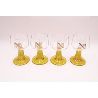 Vintage Set Von 4 Schott-Zwiesel Ruwer Glas Weingläser Haben Einen Gelben Vorbau Und Gold Monogrammiert N - Gelb Enze Weinglas Vintage Set Von 4 Schott-Zwiesel Ruwer Glas Weingläser Haben Einen Gelben Vorbau Und Gold Monogrammiert N - Gelb Enze Weinglas von SecondWindShop