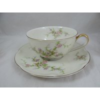 Vintage Theodore Haviland New York Made in Usa "Rosalinde" Pink Spray Teetasse Und Untertasse Set - 14 Verfügbar Vintage Theodore Haviland New York Made in Usa "Rosalinde" Pink Spray Teetasse Und Untertasse Set - 14 Verfügbar von SecondWindShop