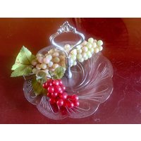 Glas Serviertablett Ständer Metallgriff Cottage Küche Party Snack Platte Vorspeisen Obst Gebäck Teller Texturierte Überbackene Leckerbissen von SecretBelladonna