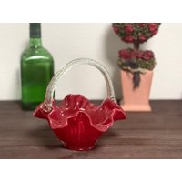 Glaskorb Cranberry-Rote Weihnachtsfeiertags-Kristall-Rüschen-Süßigkeit-Teller-Kunst-Glas-Vase Geschrumpft Strukturierter Klarer Griff Seltener von SecretBelladonna