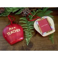 Roter Apfel Lehrer Bilderrahmen Ornament Hängender Weihnachtsbaum Schulkunstlehrer Geschenk Professor Klassenzimmer Dekor Erzieher Urlaub Bleistift von SecretBelladonna