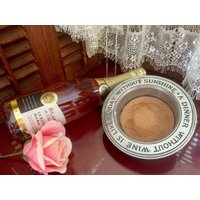 Weinflaschenhalter Untersetzer Zinntablett Zitat Eales 1779 Champagner Gravierte Runde Party Esstisch Alkohol Metallschüssel Kork Landhochzeit von SecretBelladonna