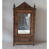 Kleines Vintage-Holzmöbelstück/Altes Möbelstück Vintage-Schrank Miniaturmöbelstück Puppenmöbelstück Puppenschrank von SecretsdeMansarde