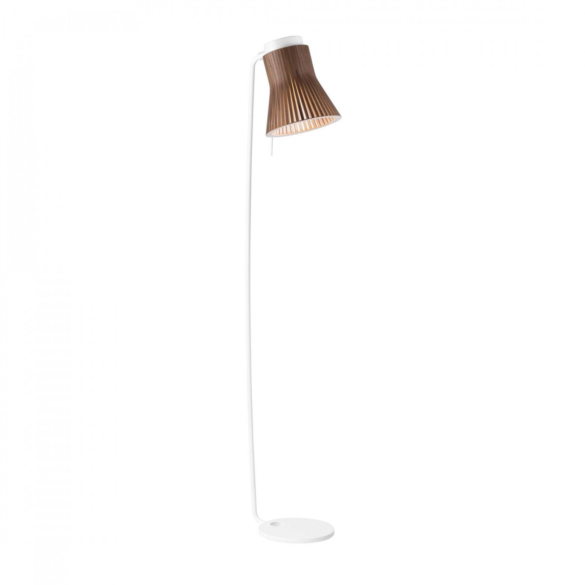 Secto Design - Petite 4610 Stehleuchte - walnuss natur/Furnier/inkl. LED-Birne 3000K/470lm/Kabel weiß von Secto Design