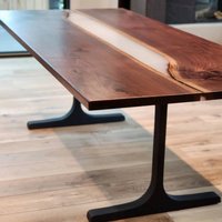 Walnut River Tisch, Modernes Und Minimal Design, Einzigartige Statement Stücke Mit Leidenschaft Von Hand Gefertigt in Langsamen Mode von SeedToSkyWoodco