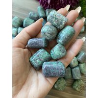Rubin Fuchsit Trommelstein - Anyolith Selbstliebe Emotionale Unterstützung Allgemeine Gesundheit Vertrauen Loslassen Wurzel- Und Herzchakra von SeekingWellth