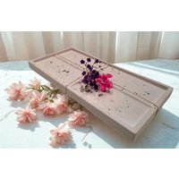 Recheckiges Deko Tablett in Rosa Aufwendigem Modernen Terrazzo Stil von SeelenGussGipsdesign