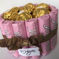 Pralinentorte Hochzeit, Geburtstag, Rosa - Gold, Yogurette, Rocher Pralinentorte Hochzeit, Geburtstag, Rosa - Gold, Yogurette, Rocher von SeelenZeit