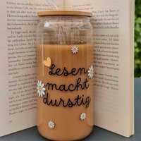 Trinkglas Mit Deckel 500Ml Lesen Macht Durstig | Geschenk Für Buchliebhaber Glas Spruch Glasstrohhalm Deko Uv Dtf Folie von SeitenweiseSchoenes