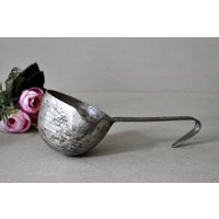 Antike Kupfer Primitive Wasserkelle Balkan Traditionelle Gehämmerte Kupferkelle von SekulidisAntiques