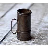 Antike Zinn Getränke Messen Altes Barkeeper-Werkzeug Sammler Zinnbecher Antike Zinn Getränke Messen Altes Barkeeper-Werkzeug Sammler Zinnbecher von SekulidisAntiques