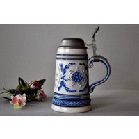 Keramik Bierkrug Vintage Wohnkultur Rustikaler Deutscher Blauer Keramikkrug von SekulidisAntiques