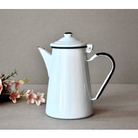 Vintage Emaillierter Kaffeekessel Teekanne Wohnkultur Decor von SekulidisAntiques