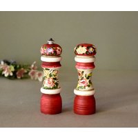 Vintage Hölzerne Pfeffermühle Peugeot Gewürzmühle Salzstreuer Wohnkultur Tischdekoration Vintage Hölzerne Pfeffermühle Peugeot Gewürzmühle Salzstreuer Wohnkultur Tischdekoration von SekulidisAntiques