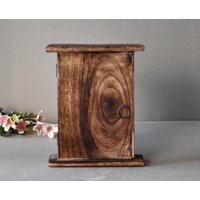 Vintage Holzschlüsselkasten Eintrag Dekor Schlüssel Aufbewahrungsbox Wohnkultur Holzmöbel Vintage Holzschlüsselkasten Eintrag Dekor Schlüssel Aufbewahrungsbox Wohnkultur Holzmöbel von SekulidisAntiques