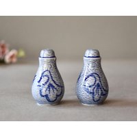 Vintage Keramik Salz Und Pfeffer Retro Pfefferstreuer Wohnkultur Tischdekoration Servierutensil Vintage Keramik Salz Und Pfeffer Retro Pfefferstreuer Wohnkultur Tischdekoration Servierutensil von SekulidisAntiques