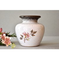 Vintage Tonvasen Deutschland Wohndekor Tischdekor Glasierte Herzstück Dekor Blumen Handbemalen von SekulidisAntiques