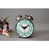 Vintage Udssr Wecker Sevani Uhr Tischdekor Wohnkultur Rote von SekulidisAntiques