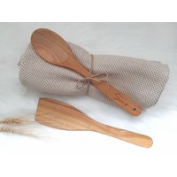 Pfannenwender/Löffel Oval Mit Wunschname Text - Massivem Kirschholz Geölt 30 cm Kochlöffel Personalisiert, Graviert von SelfmadeStudioDe