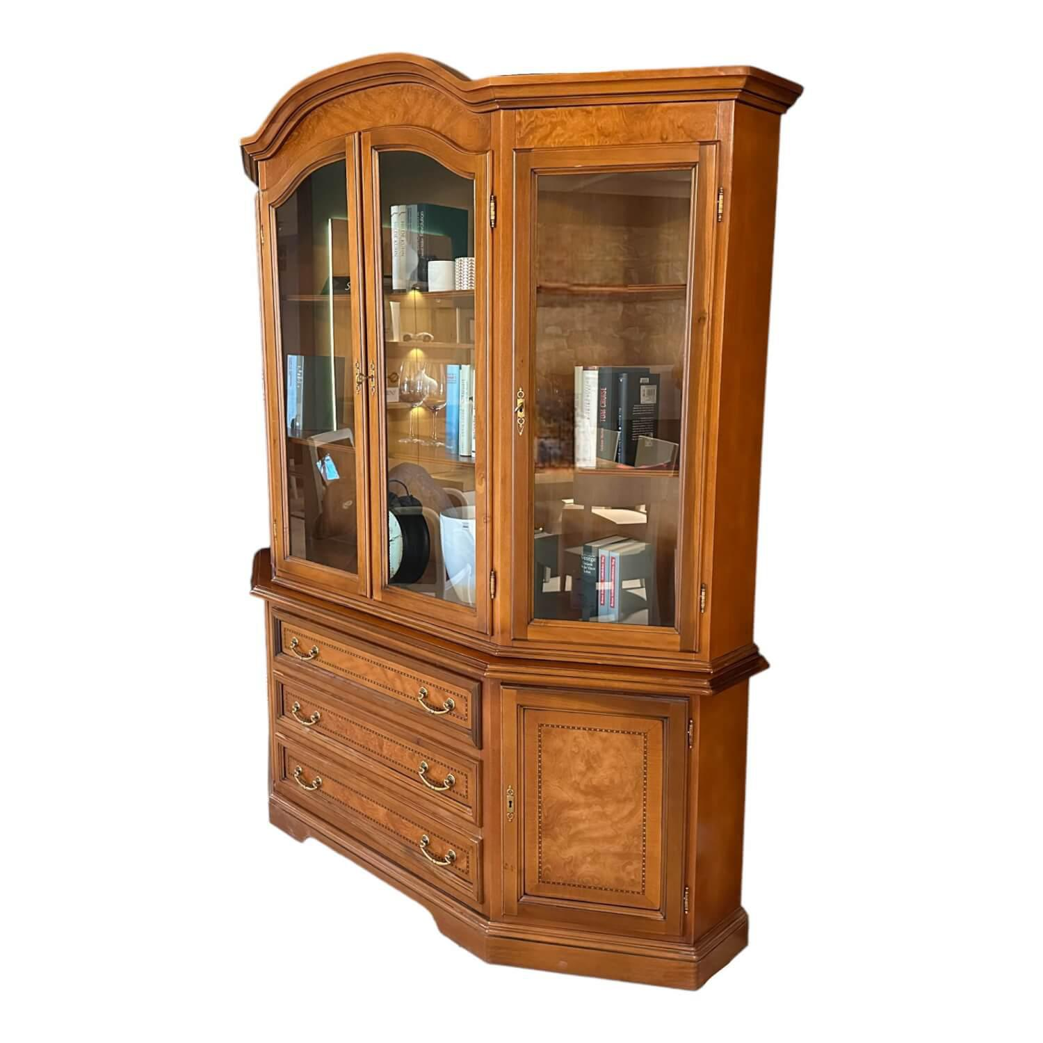 Vitrine Verona 0792 Edelholz Kirschbaumfarbig Antikisiert Vitrine Verona 0792 Edelholz Kirschbaumfarbig Antikisiert von Selva