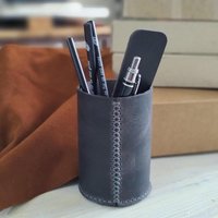 Handgefertigt Leder Schreibtisch Organizer Stiftehalter & Pinselhalter Handgefertigt Leder Schreibtisch Organizer Stiftehalter & Pinselhalter von Semaalileather