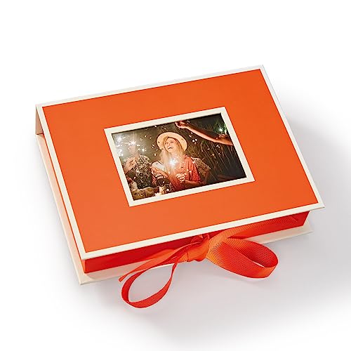 Semikolon 352520 Kleine Fotobox mit Einschubfenster – 20,7 x 15,3 x 4,7 cm – für 13 x 18 cm Fotos – orange orange von Semikolon