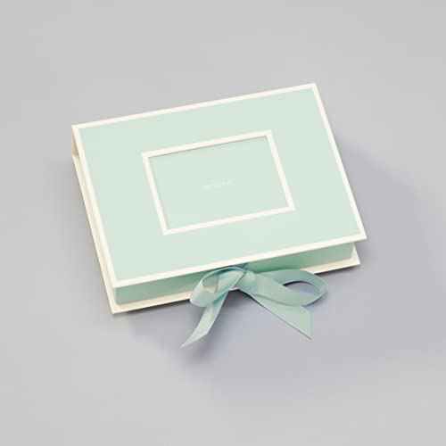 Semikolon 364073 Kleine Fotobox mit Einschubfenster - 20,7 x 15,3 x 4,7 cm - für 13 x 18 cm Fotos - moss pastell-grün von Semikolon