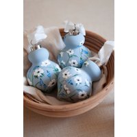 staubig Blau Handbemalte Keramik Ornament Mit Anemonen Und Blaue Muscaris staubig Blau Handbemalte Keramik Ornament Mit Anemonen Und Blaue Muscaris von SenimanCalligraphy