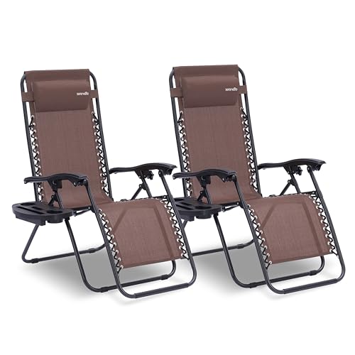 SereneLife Liegestuhl Klappbar, Strandliege 2 Stück Braun als Gartenmöbel zum Relaxen, Outdoor Möbel mit Seitentisch, Kopfkissen & Getränkehalter Wetterfest, Verstellbarer Deckchair, Gartenbett von SereneLife