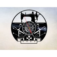 Näh-Vinyl-Wanduhr, Näh-Wandkunst, Nähatelier-Dekor, Geschenk Für Nähliebhaber, Säger-Geschenke von SergioArtStudio