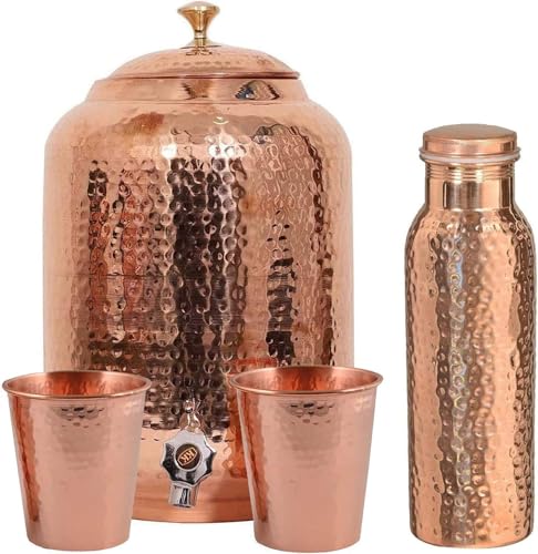 Wasserspender aus reinem Kupfer, gehämmerter Topf mit 2 Kupfergläsern und 1 Flasche, ayurvedische gesundheitliche Vorteile, großer Vorratstank für Heilung (10 Liter) von Seven Chakra Tree