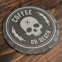 Kaffee Oder Tod Totenkopf 4" Gravur Rund Schiefer Untersetzer von SeventhInk