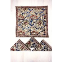 Rose & Navy Floral Kalamkari Block Print Servietten Set von SevyaHandmade