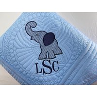 Erbstück Baby Quilt, Personalisierte Elefant Schöne Mädchen Erinnerungsdecke, Babypartygeschenk von SewCuteBabyQuiltsUS