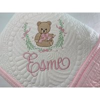 Heirloom Baby Quilt, Personalisierte Teddy Bear Quilt Andenken Decke; Baby-Dusche-Geschenk, Neugeborene Baby-Geschenk von SewCuteBabyQuiltsUS