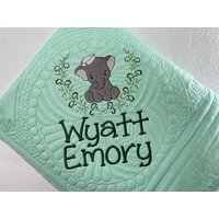 Heirloom Baby Quilt, Personalisierter Boy Elefant Mit Navy Anchor Sailor Hat Erinnerungsdecke, Personalisiertes Babypartygeschenk Heirloom Baby Quilt, Personalisierter Boy Elefant Mit Navy Anchor Sailor Hat Erinnerungsdecke, Personalisiertes Babypartygeschenk von SewCuteBabyQuiltsUS