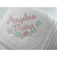 Personalisierte Baby-Erbstück-Quiltdecke, Baby-Erbstück-Quilt, Personalisierte Baby-Quilt, Personalisiertes Baby-Andenken Mit Blumengeschenk von SewCuteBabyQuiltsUS