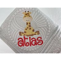 Personalisierte Baby Giraffe Erbstück Quilt, Personalisierte Boy Andenken Quilt Decke, Neugeborenen Geschenk von SewCuteBabyQuiltsUS