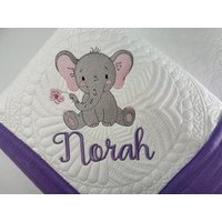 Personalisierte Baby-Mädchen-Elefant-Quilt, Schöne Personalisierte Elefant-Baby-Mädchen-Erbstück-Andenken-Quilt-Decke, Mit Monogramm Baby-Geschenk von SewCuteBabyQuiltsUS