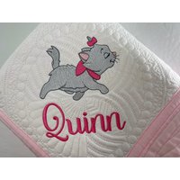 Personalisierte Baby-Mädchen-Erbstück-Baby-Quilt, Katze-Kätzchen-Quilt, Schöne Personalisierte Kätzchen-Katzen-Baby-Mädchen-Decke von SewCuteBabyQuiltsUS